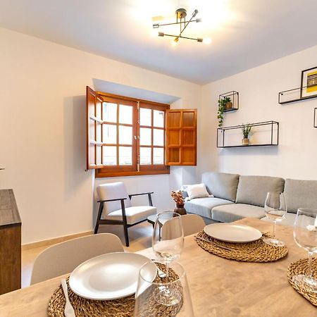 Charming 2 Bedroom Apartment At San Marcos Plaza By Ocityzen セビリア エクステリア 写真